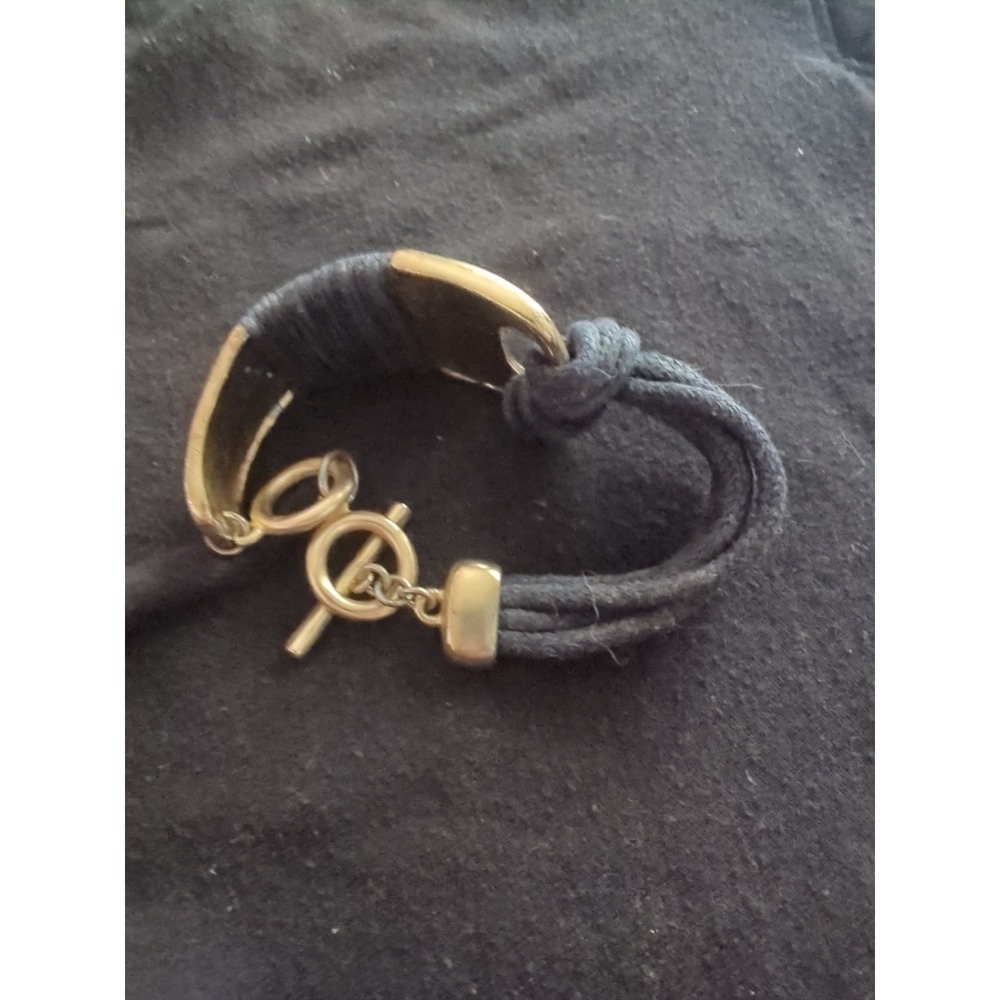 Vintage Gold Toned and Black Tones Wrap Bracelet Costume Jewelry - Picture 2 of 2